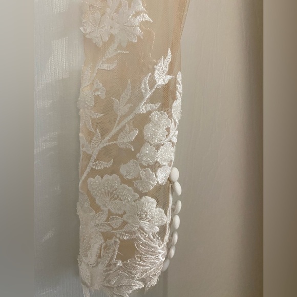 This is a beautiful Justin Alexander wedding dress that is ready for the taking! - Picture 6 of 13